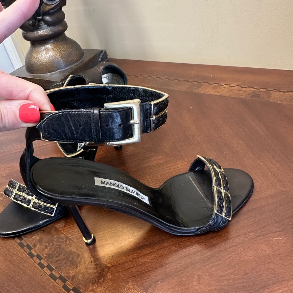 Black w/ Gold Accent Manolo Blahnik heels - size 39 Sexy and great condition!
